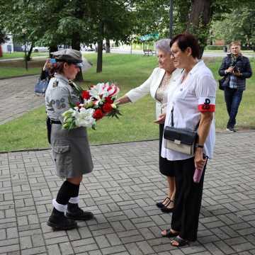 W Radomsku uczczono 78. rocznicę Powstania Warszawskiego. Kwiaty pod Pomnikiem Grobem Nieznanego Żołnierza