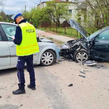 [WIDEO] Wypadek w Dąbrówce. Dwie osoby przewiezione do szpitala