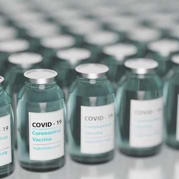 Osoby urodzone w 1971 r. mogą od czwartku rejestrować się na szczepienie przeciw COVID-19