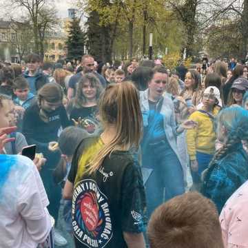 Święto Kolorów w Radomsku. W tym roku również w barwach niebiesko-żółtych