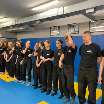 Uczniowie klas mundurowych z Radomska uczestniczyli w manewrach WOT