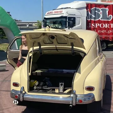 Auto - Moto Weteran 6.  W Radomsku zaparkowały motoryzacyjne legendy