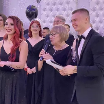 Szampańska zabawa studniówkowa ZSE w Radomsku