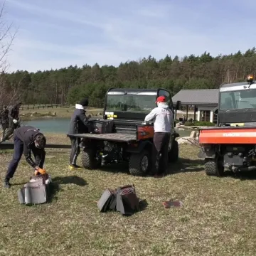 Wolontariusze pomagają odbudować herbaciarnię w Dojo Stara Wieś