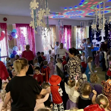 „Zimowa Kraina”. Bal karnawałowy w przedszkolu nr 9 w Radomsku