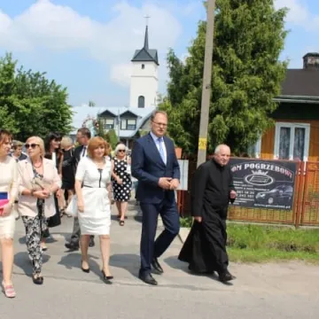 PSP 8 w Radomsku nadano imię „Przyjaciół Dzieci”. Uroczystości 50-lecia