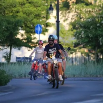 Pojechali komarami przez Polskę 