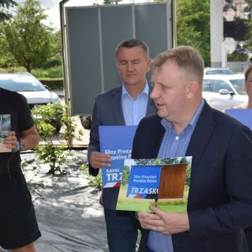 Komu zależy na niszczeniu i kradzieży  banerów Rafała Trzaskowskiego?