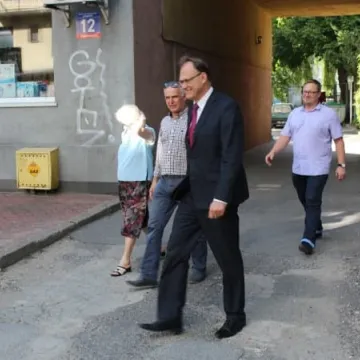 Spacer z rewitalizacją w tle