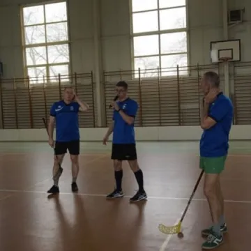 Samorządowcy grali w unihokeja