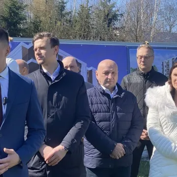 Wbito symboliczną łopatę. W Radomsku ruszyła budowa bloków SIM