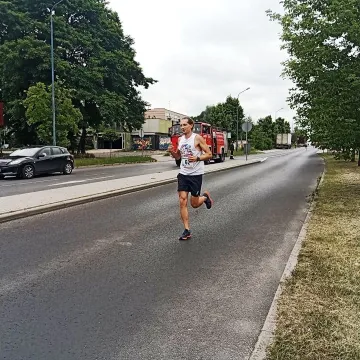 Ponad setka biegaczy stanęła na starcie biegu ulicznego w Radomsku