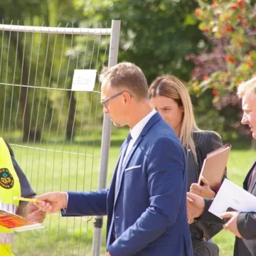 Radni wizytowali budowę nowego basenu w Radomsku