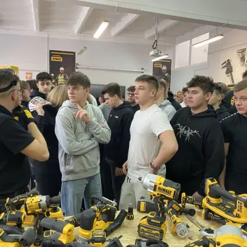 Akademia DeWalt w „Mechaniku”. Prestiżowy program tylko dla 10 szkół w kraju