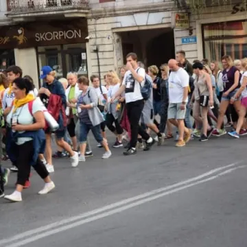 Wierni z Radomska wyruszyli na Jasną Górę