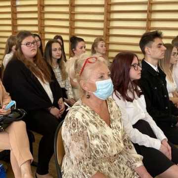 Uczniowie pierwszych klas ZSDiOŚ w Radomsku złożyli ślubowanie