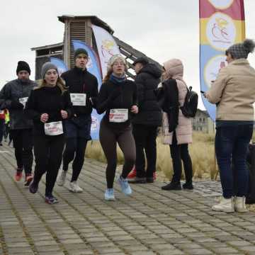 [WIDEO] Glinianki parkRUN w Radomsku. Bieg dla zdrowia i WOŚP 2025