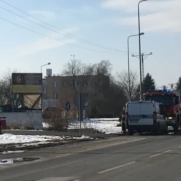 Rozpalili ognisko w opuszczonym parkingu