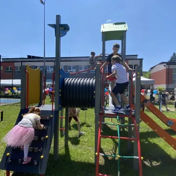 Plac zabaw przy PSP nr 7 oficjalnie otwarty