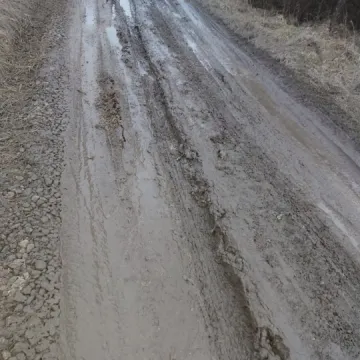 Na Kukuczki grzęzną w błocie