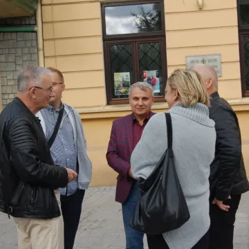 Maluchy, Łady i Cadillaki - wystawa samochodów przed Muzeum Regionalnym w Radomsku