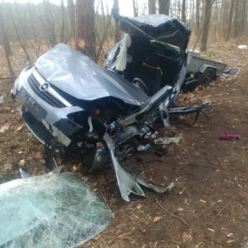 Wyprzedzał kilka samochodów. Stracił panowanie nad pojazdem