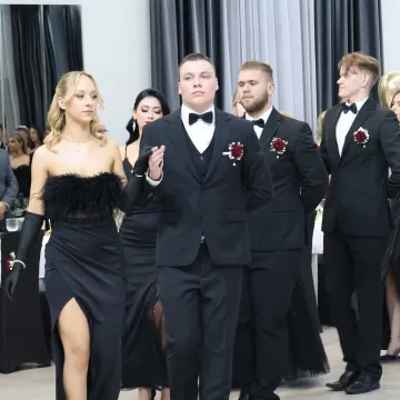 Studniówka uczniów „Drzewniaka” w Kobielach Wielkich