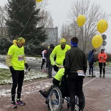 „Szansa na 5” w Radomsku. Biegacze promowali zdrowy styl życia