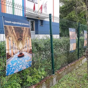 Uliczna wystawa „Parlamentaryzm węgierski” w Radomsku