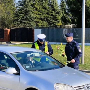 Kobieta za kierownicą łagodzi obyczaje, czyli Dzień Kobiet z radomszczańską policją
