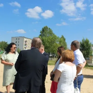 Sprawdzili jak wyglądają place zabaw w Radomsku