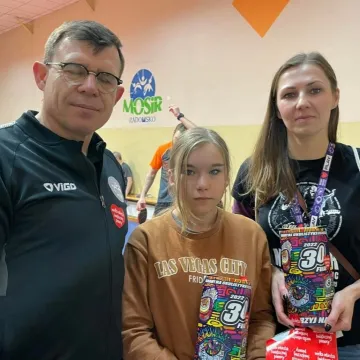 Na boisku i przy tenisowym stole. MOSiR Radomsko gra z WOŚP