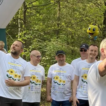 W Gomunicach poszli i pobiegli dla pszczół