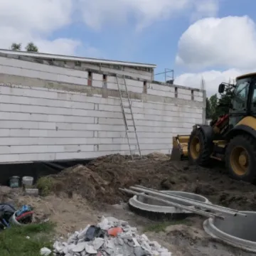 Trwa budowa nowego budynku dla OSP Dąbrówka