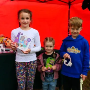 Strażacki piknik rodzinny w Dąbrówce zintegrował mieszkańców