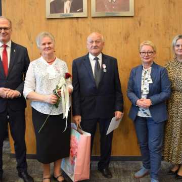 Złote Gody w Radomsku. 18 par odebrało Medale za Długoletnie Pożycie Małżeńskie