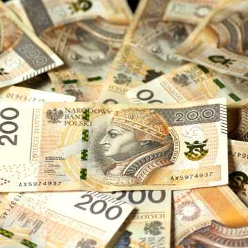 Kobieta przekazała oszustom 60 tys. złotych. To było oszustwo „na policjanta”