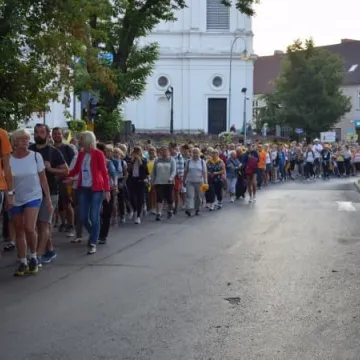 Wierni z Radomska wyruszyli na Jasną Górę
