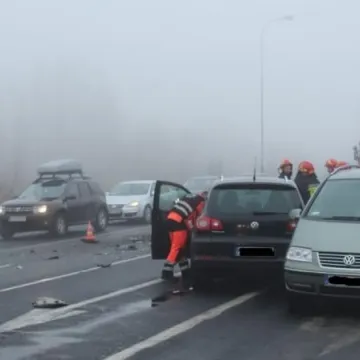 Uderzył w autobus wiozący dzieci