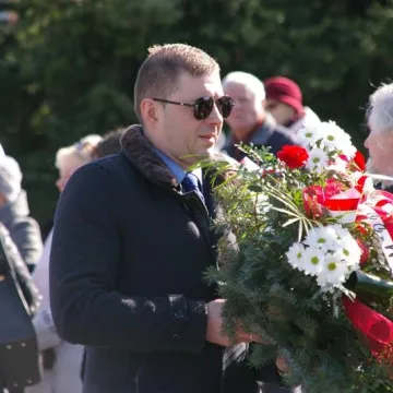 Cześć i chwała bohaterom!