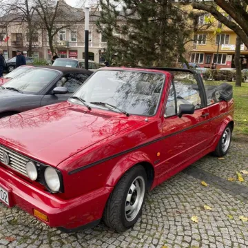 Centrum Radomska w zabytkowych samochodach