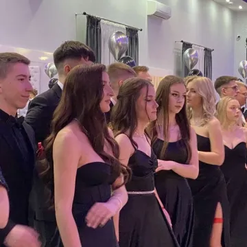 Szampańska zabawa studniówkowa ZSE w Radomsku