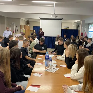 Edukacja obywatelska w „Mechaniku”. Dyskusje o czytelnictwie, stresie i uzależnieniach