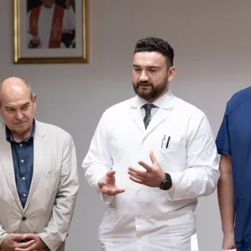 W szpitalu w Bełchatowie chirurgom pomaga robot