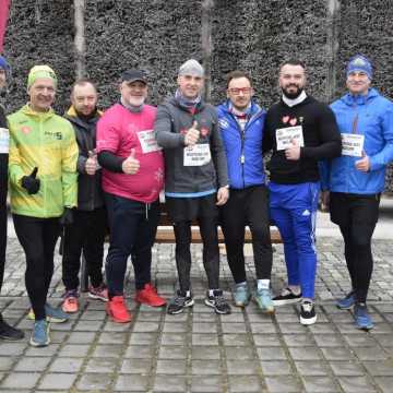 [WIDEO] Glinianki parkRUN w Radomsku. Bieg dla zdrowia i WOŚP 2025