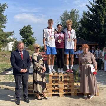 Nowa bieżnia lekkoatletyczna w radomszczańskim „Drzewniaku” otwarta na inaugurację roku szkolnego