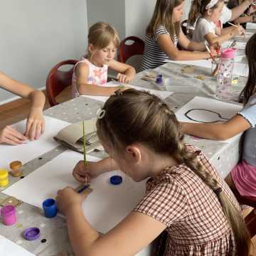 [WIDEO] Wielkie dzieła małych artystów stworzone na zajęciach w Muzeum Regionalnym w Radomsku