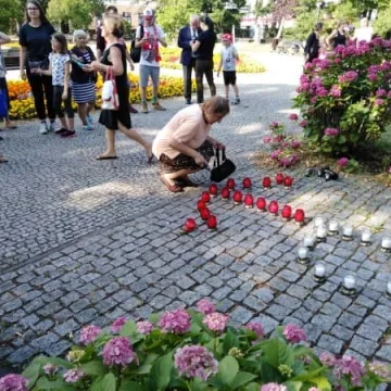 Ku czci powstańcom. Młodzież Wszechpolska i Ruch Narodowy ułożyli kotwicę