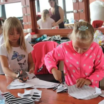 Warsztaty szycia poduszek w MDK w Radomsku