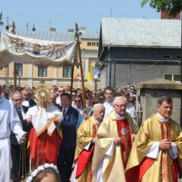 Procesje przemierzyły ulice